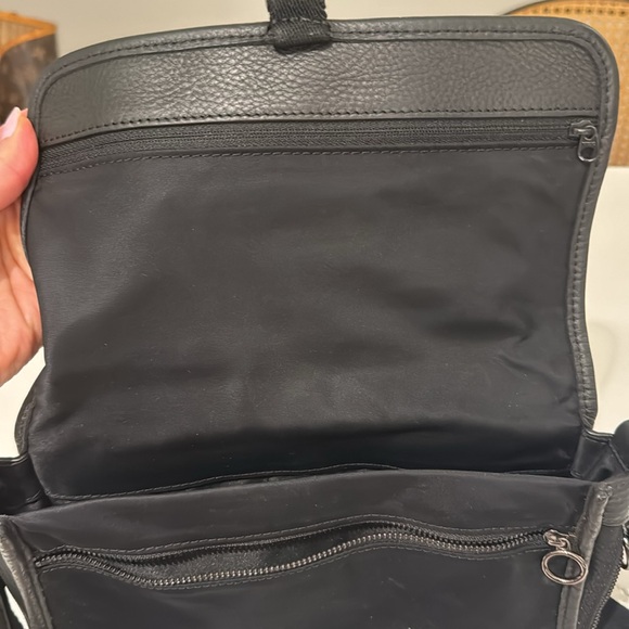 Lululemon crossbody bag with leather details - Picture 5 of 9
